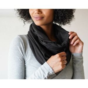 NWT new Beyond Yoga Pocket Infinity Scarf Black